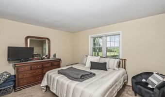 3 Woodside Dr, Albany, NY 12208