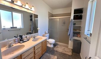 5782 MONTCLAIRE Way, Springfield, OR 97478
