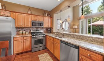 6 Waverly Ct, Algonquin, IL 60102