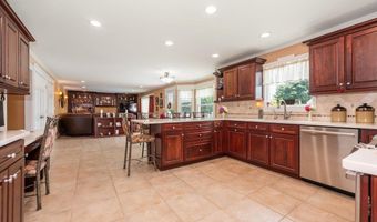 18 South Plz, Amity Harbor, NY 11701