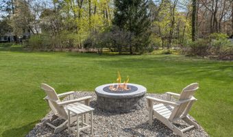 4 Rabbit Ln, Darien, CT 06820