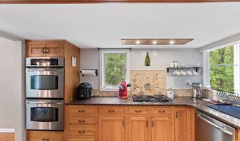 27 Whippoorwill Ln, Bethany, CT 06524