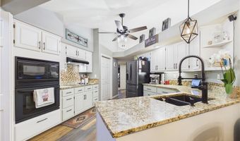 3 Dolphin Ln, Bella Vista, AR 72715