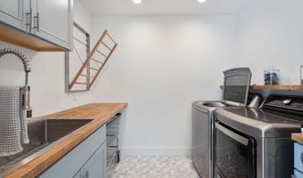 1100 Skyevale Dr NE, Ada, MI 49301
