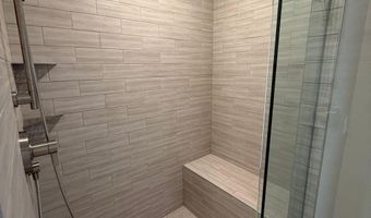 4 Longview Dr 302, Atkinson, NH 03811