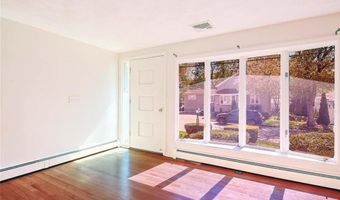 8 Ashby St, Johnston, RI 02919