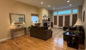 10 Juniper Pl 10, Bohemia, NY 11716