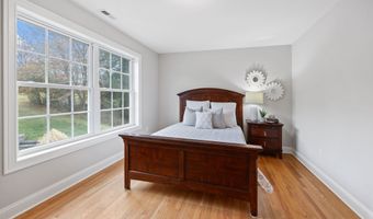 48 Willow St, Cheshire, CT 06410