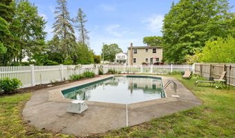 8 Maple Ave, Clinton, CT 06413