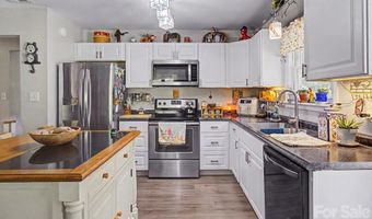 102 Wicklow Dr, Asheville, NC 28806