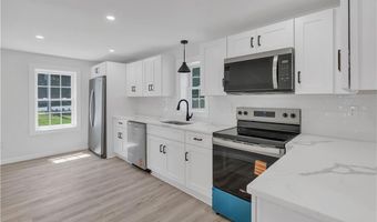 78 School St, North Smithfield, RI 02876