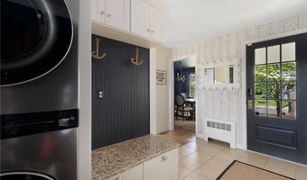 45 Meadowbrook Dr, Barrington, RI 02806
