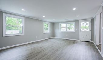 31 Forbes St, East Providence, RI 02915
