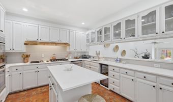 14917 Oaks N Dr, Addison, TX 75254