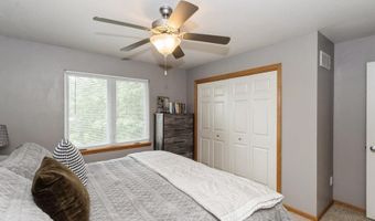 1095 Twilight Dr, North Liberty, IA 52317