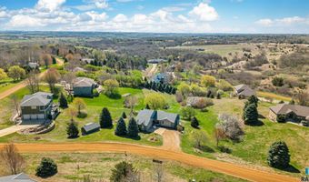 8409 Sunset Cir, Brandon, SD 57005