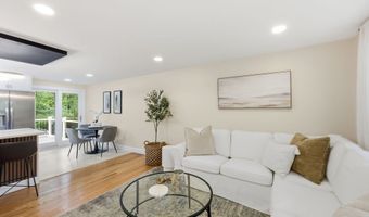445 Lincoln Dr, Cheshire, CT 06410