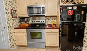 6 Oak Grove Rd, Arden, NC 28704