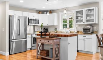 39 Pineview Dr, Candia, NH 03034