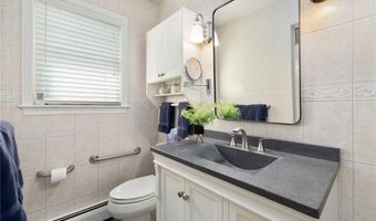 18 STARFISH Dr, Narragansett, RI 02882