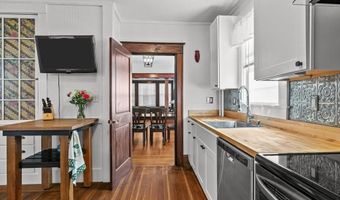 32 Thurston Ave A, Newport, RI 02840