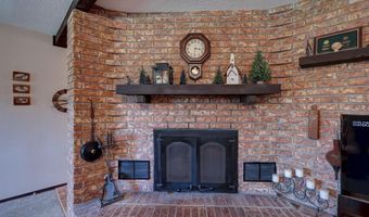 4 Lakeridge Dr, Arkansas City, KS 67005