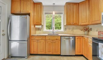 19 Oak Leaf Cir, Coventry, CT 06238
