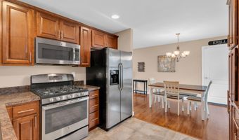32 Bowline St, Beachwood, NJ 08722