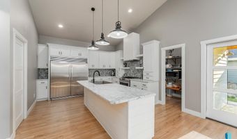 1625 W Burton Dr, Brandon, SD 57005