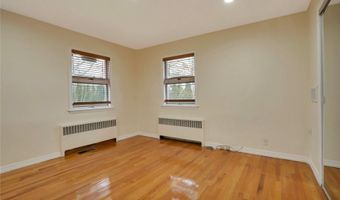 260 Oakridge Ln, Albertson, NY 11507