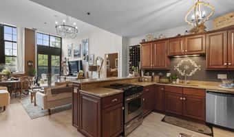 1 Indian Neck Ave APT 6, Branford, CT 06405