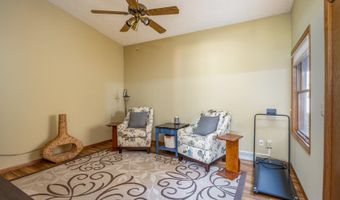 8 FIESTA Ct E, Appleton, WI 54911