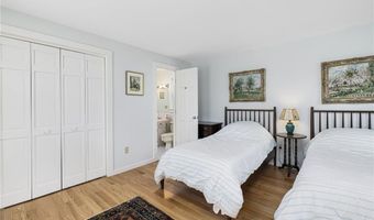 10 Casey Ct, Newport, RI 02840