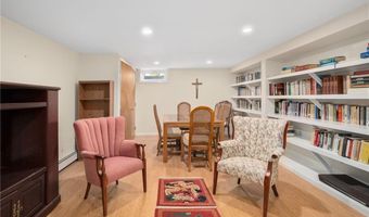 7 Restmere Ter, Middletown, RI 02842