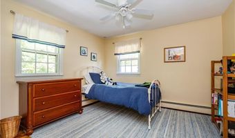 65 Walnut Dr, East Greenwich, RI 02818