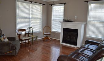 10 Fenwick Ln, Barnegat, NJ 08005