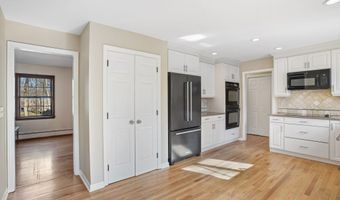 10 Tanglewood Dr, Danbury, CT 06811