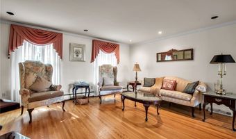 64 Dan Troy Dr, Amherst, NY 14221