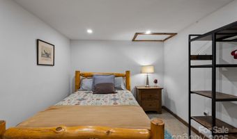 200 Aurora Dr, Asheville, NC 28805