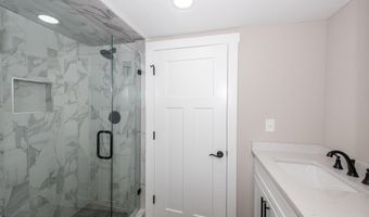 957 W Hunt Rd, Alcoa, TN 37701