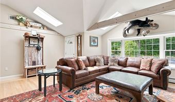 226 Tourtellot Hill Rd, Glocester, RI 02814