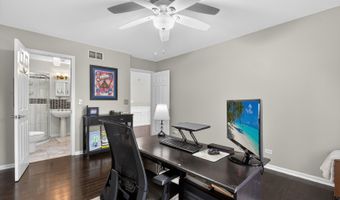 941 Par Dr, Algonquin, IL 60102