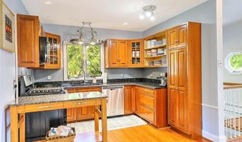 247 Oaklawn Ave, Cranston, RI 02920