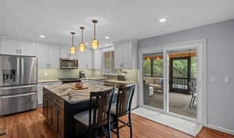 2535 Barrett Springs Dr, Ballwin, MO 63021