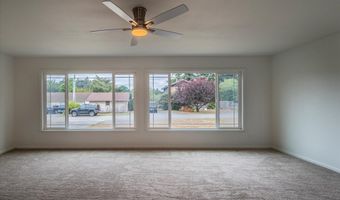 950 NE 1ST St, Bandon, OR 97411