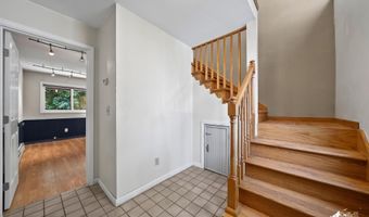 2044 Stonegate Cir, Anchorage, AK 99515