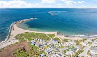 1 Offshore Rd 32, Narragansett, RI 02882