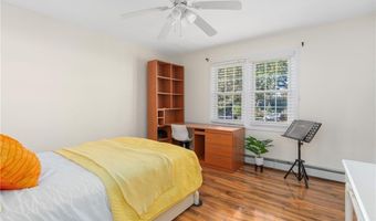 84 Hickory Dr, East Greenwich, RI 02818