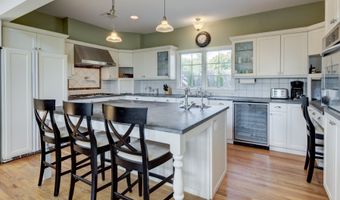 55 Cliff Rd, Amagansett, NY 11930