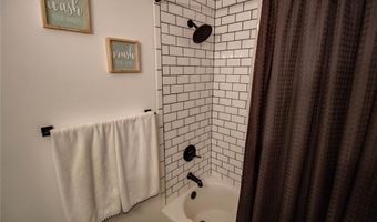 2401 Crislisa Dr, Alton, IL 62002